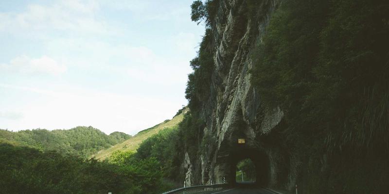 深度解析：多接入边缘计算(MEC)网络架构设计与智能流量调度策略